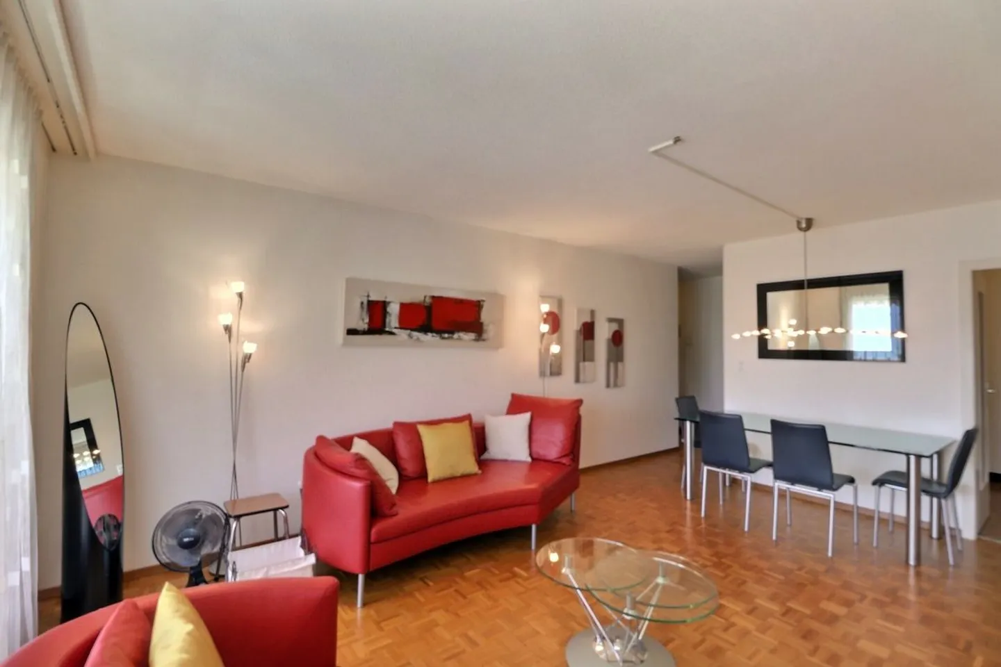 APPARTEMENT DE 1,5 PIECES AVEC TRES BONNE SITUATION ET BELLE VUE SUR LE LAC ET LES MONTAGNES - Photo 7 sur 11