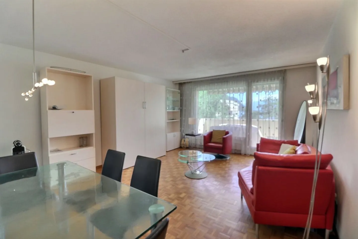 1.5 ROOM APARTMENT IDEALLY LOCATED WITH A VERY BEAUTIFUL UNOBSTRUCTED VIEW OF THE LAKE AND THE MOUNTAINS 150 M FROM THE QUAYS OF MONTREUX - Photo 6 of 13