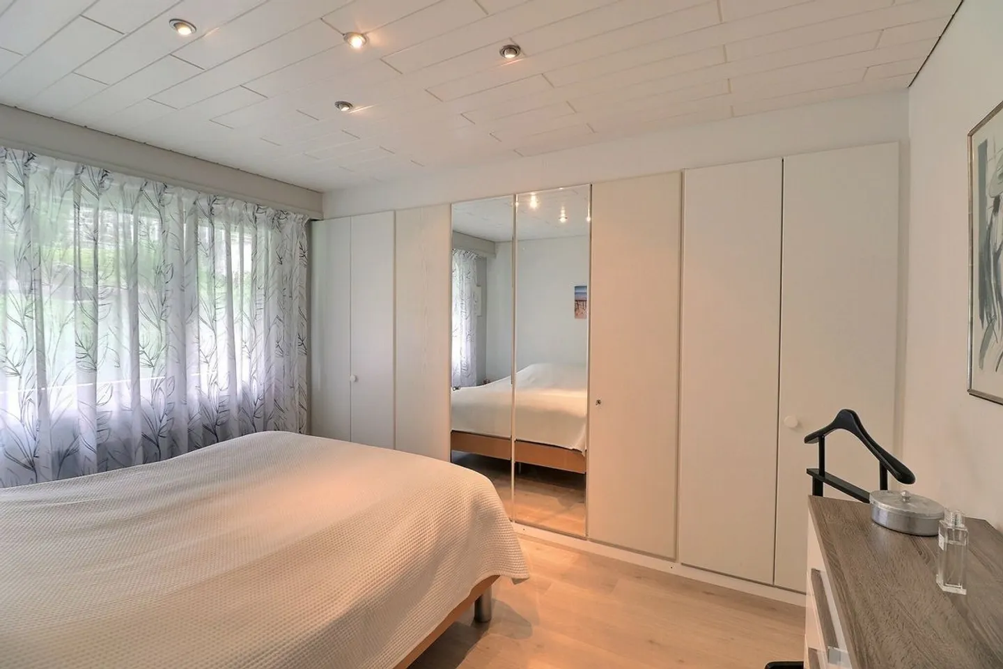 SPACIEUX APPARTEMENT DE 4,5 PIECES ENTIEREMENT RENOVE AVEC TRES BELLE VUE  - Foto 11 di 13