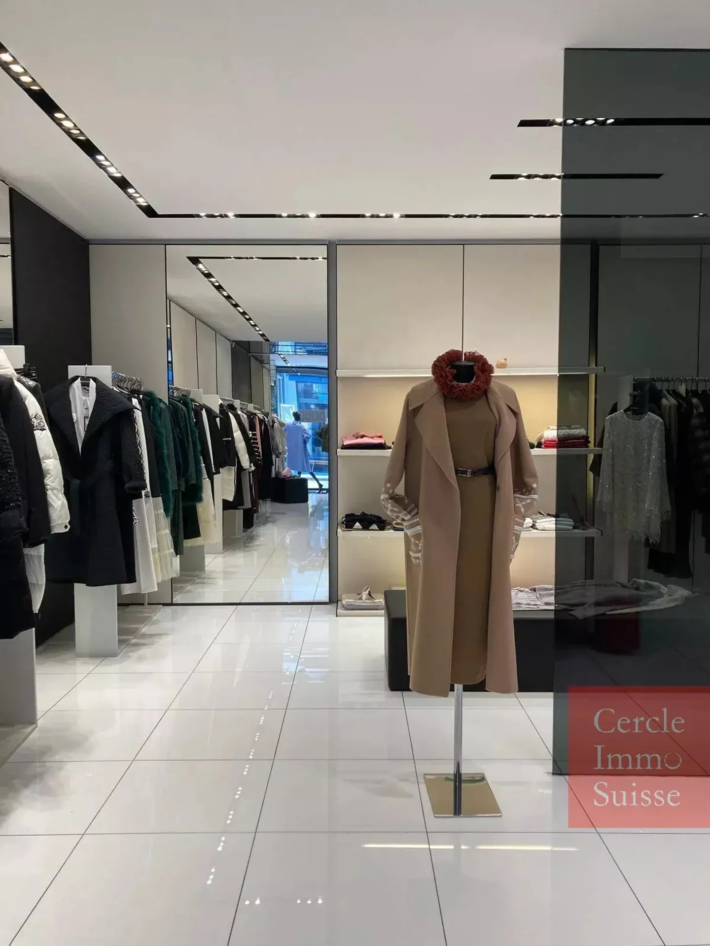 IN VENDITA – Boutique di prêt-à-porter di alta gamma a Ginevra - Foto 4 di 7