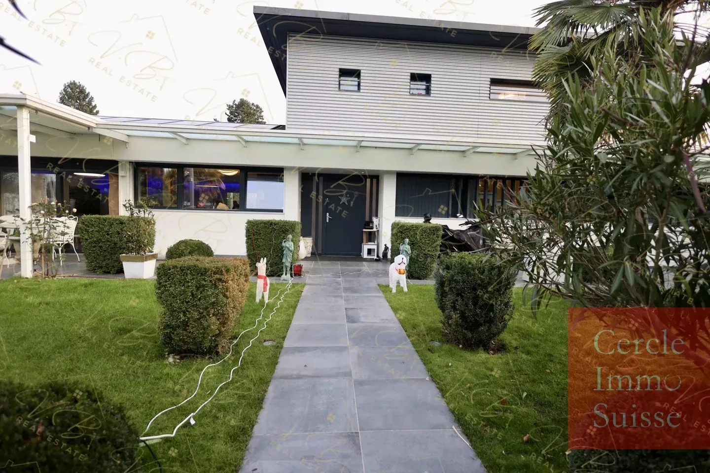 Außergewöhnliches Haus zu verkaufen mit beheiztem Pool, Jacuzzi und Solarpanels – Bevorzugte Lage - Foto 2 von 13