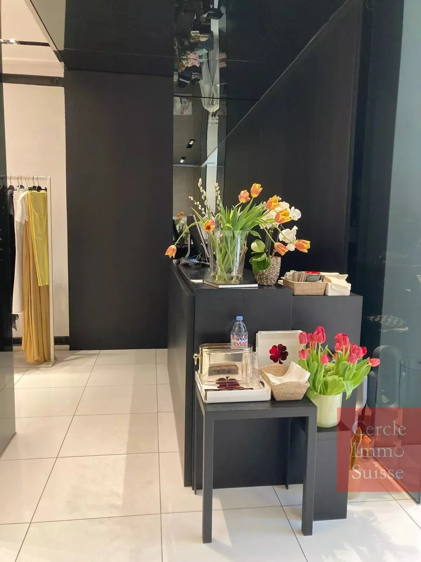 IN VENDITA – Boutique di prêt-à-porter di alta gamma a Ginevra - Foto 2 di 7