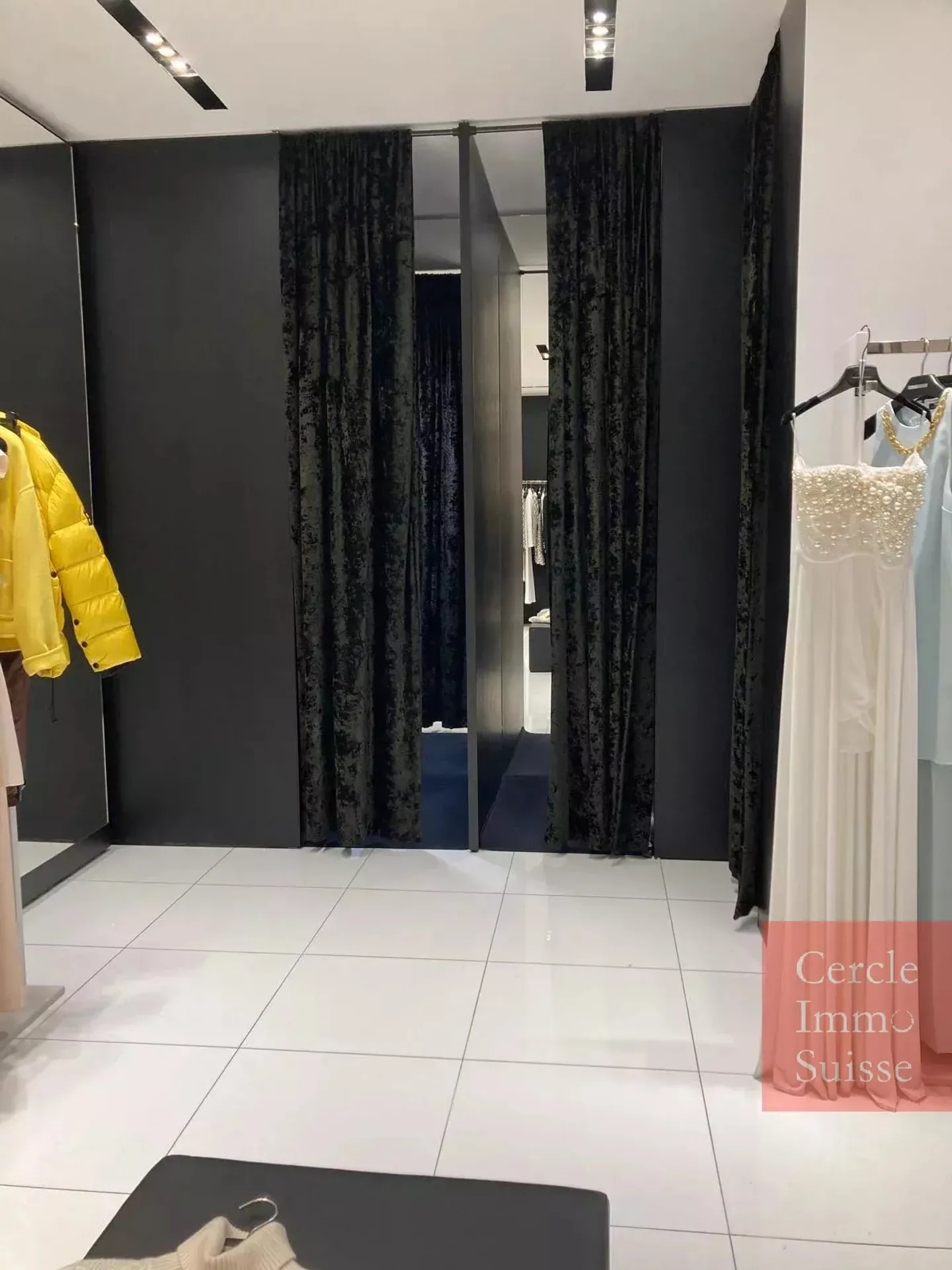 IN VENDITA – Boutique di prêt-à-porter di alta gamma a Ginevra - Foto 6 di 7