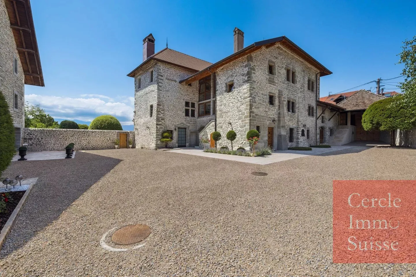 Exceptional 16th Century Château Fully Renovated – Prestige Property - Photo 4 of 13
