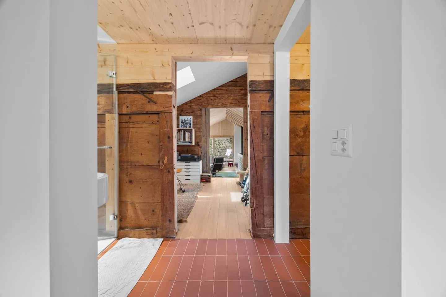 Un chalet d'exception entre plaine et montagne, au coeur de la commune d'Ollon - Foto 3 di 13