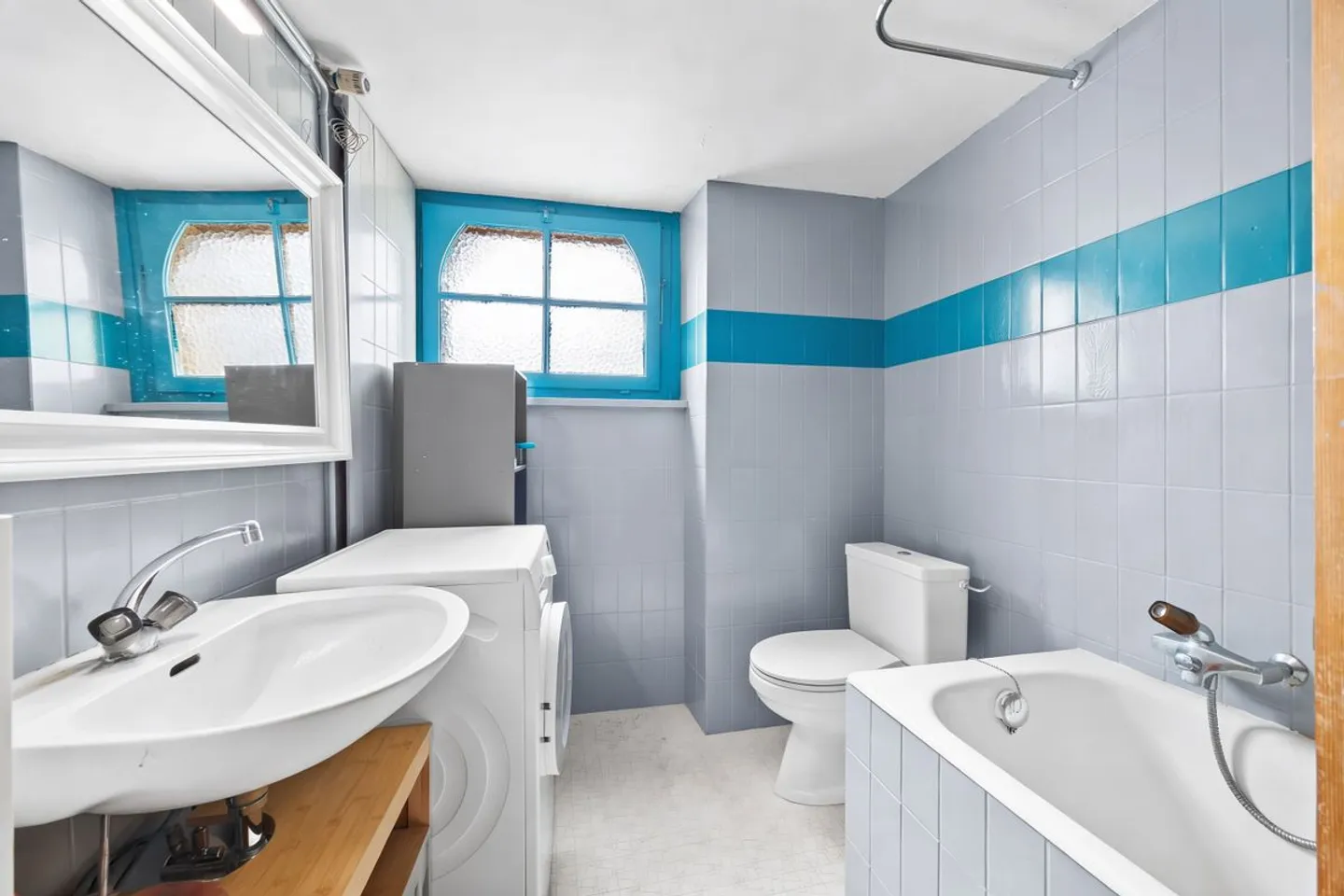 IMMEUBLE MIXTE OFFRANT DIVERSES POSSIBILITÉS D'UTILISATION- A SAISIR! - Foto 12 di 13