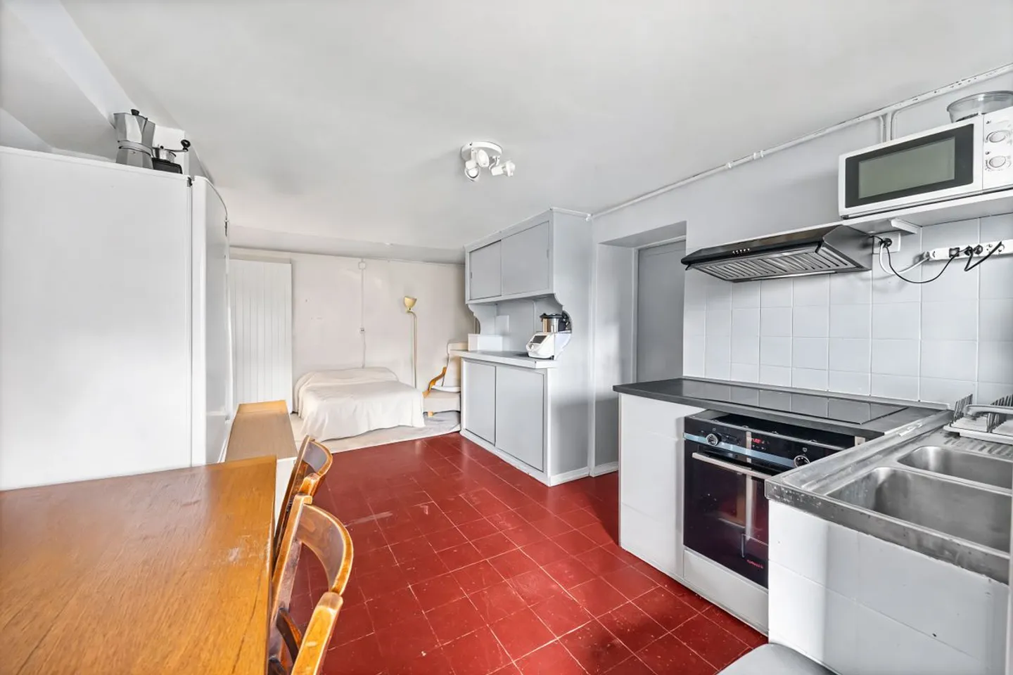 IMMEUBLE MIXTE OFFRANT DIVERSES POSSIBILITÉS D'UTILISATION- A SAISIR! - Foto 10 di 13