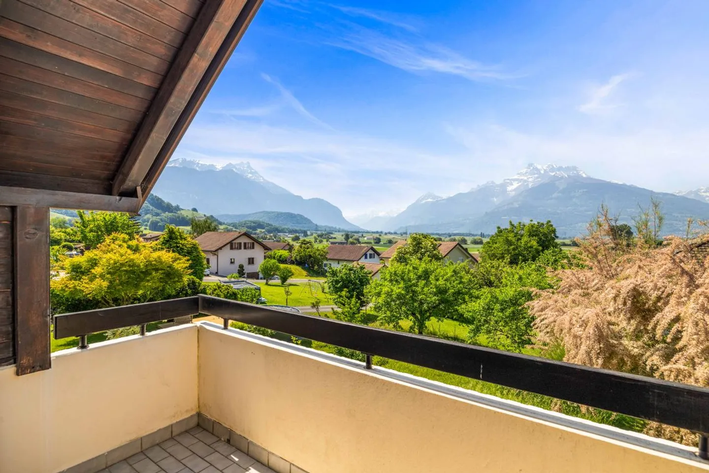 MAGNIFIQUE VILLA JUMELÉE AVEC GRAND JARDIN PAYSAGER. COUP DE COEUR ! - Foto 13 di 13