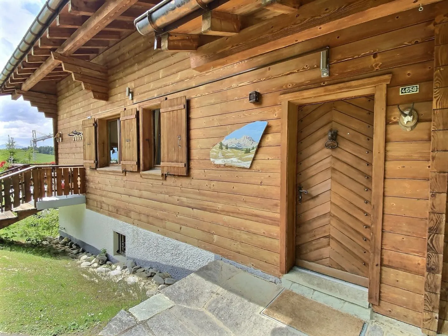 Magnificent chalet in a green setting, guaranteed charm - Photo 4 of 13