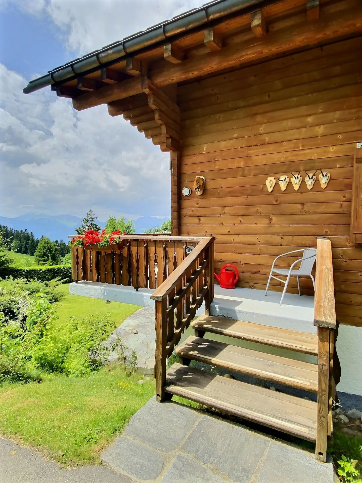 Magnificent chalet in a green setting, guaranteed charm - Photo 3 of 13