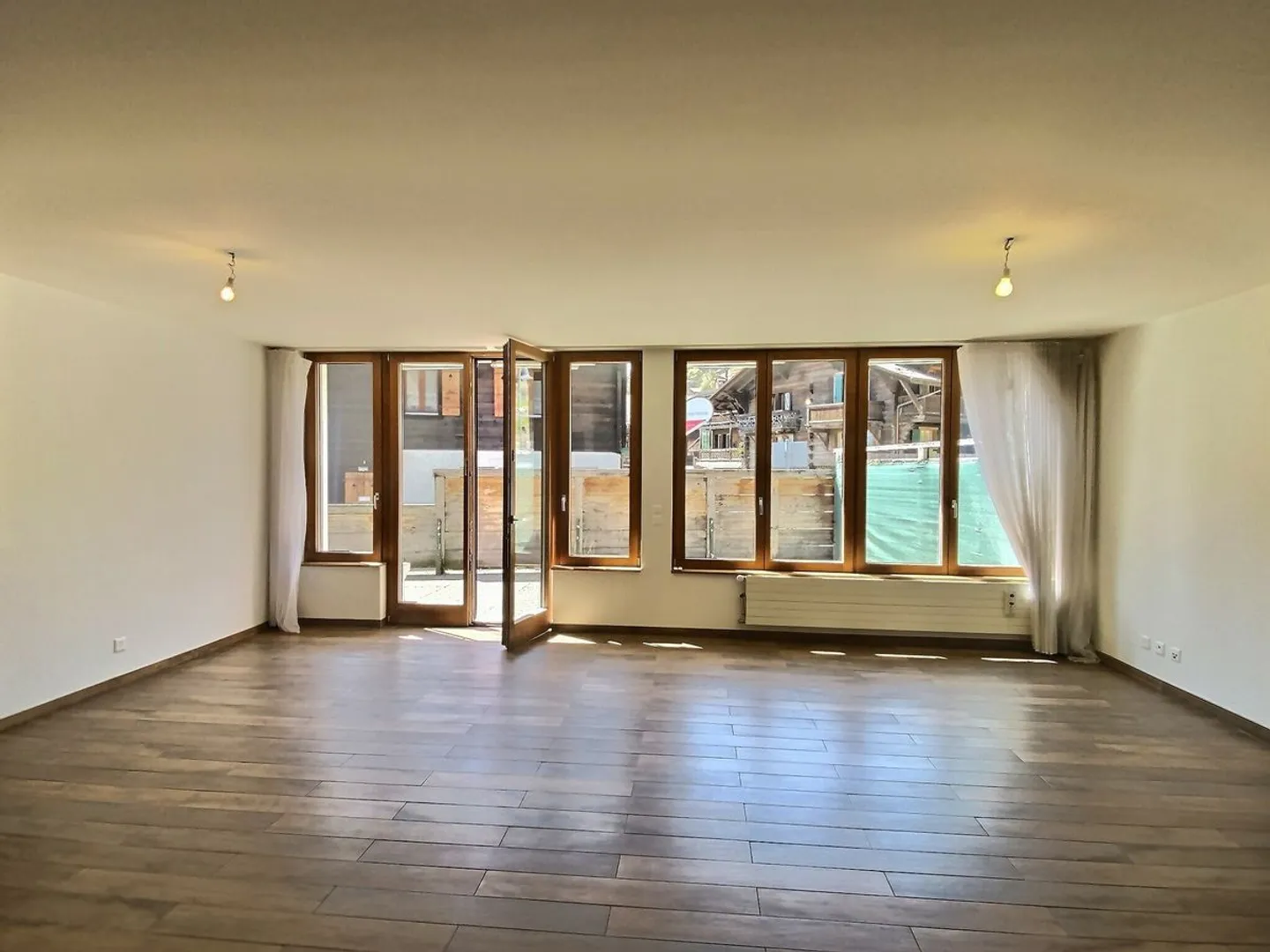 Bright 4.5-room apartment with terrace in Chesières in the PPE Soleil - Photo 2 of 10