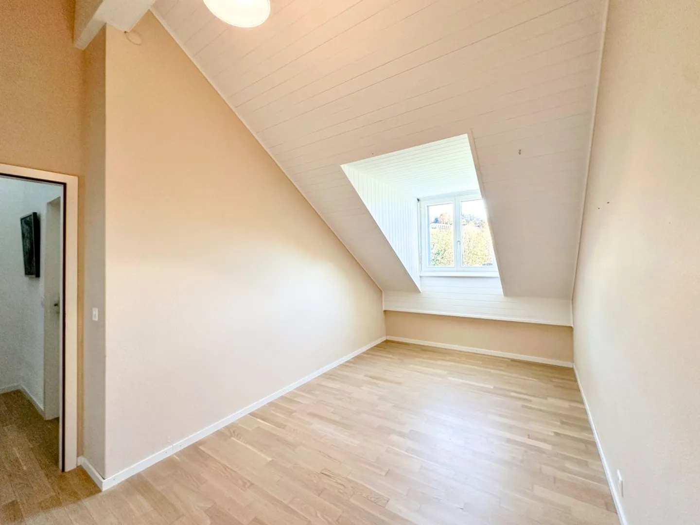 Family home with 5.5 rooms + basement - between vineyards and nature - Photo 6 of 12