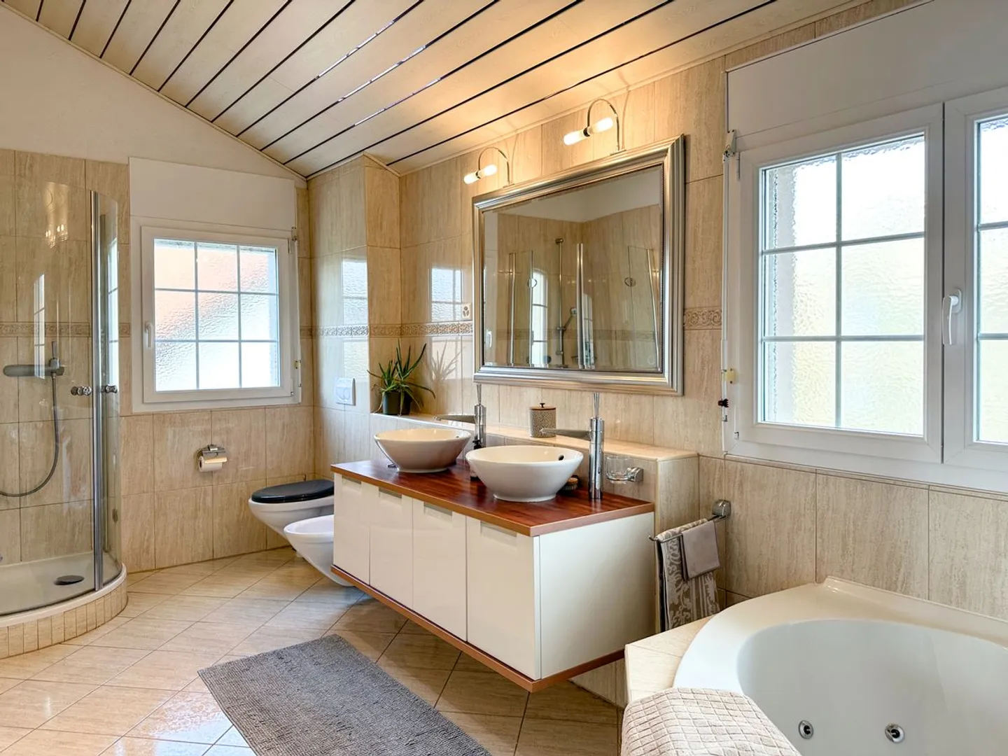 Magnificent detached house in the center of Etoy - Photo 2 of 7