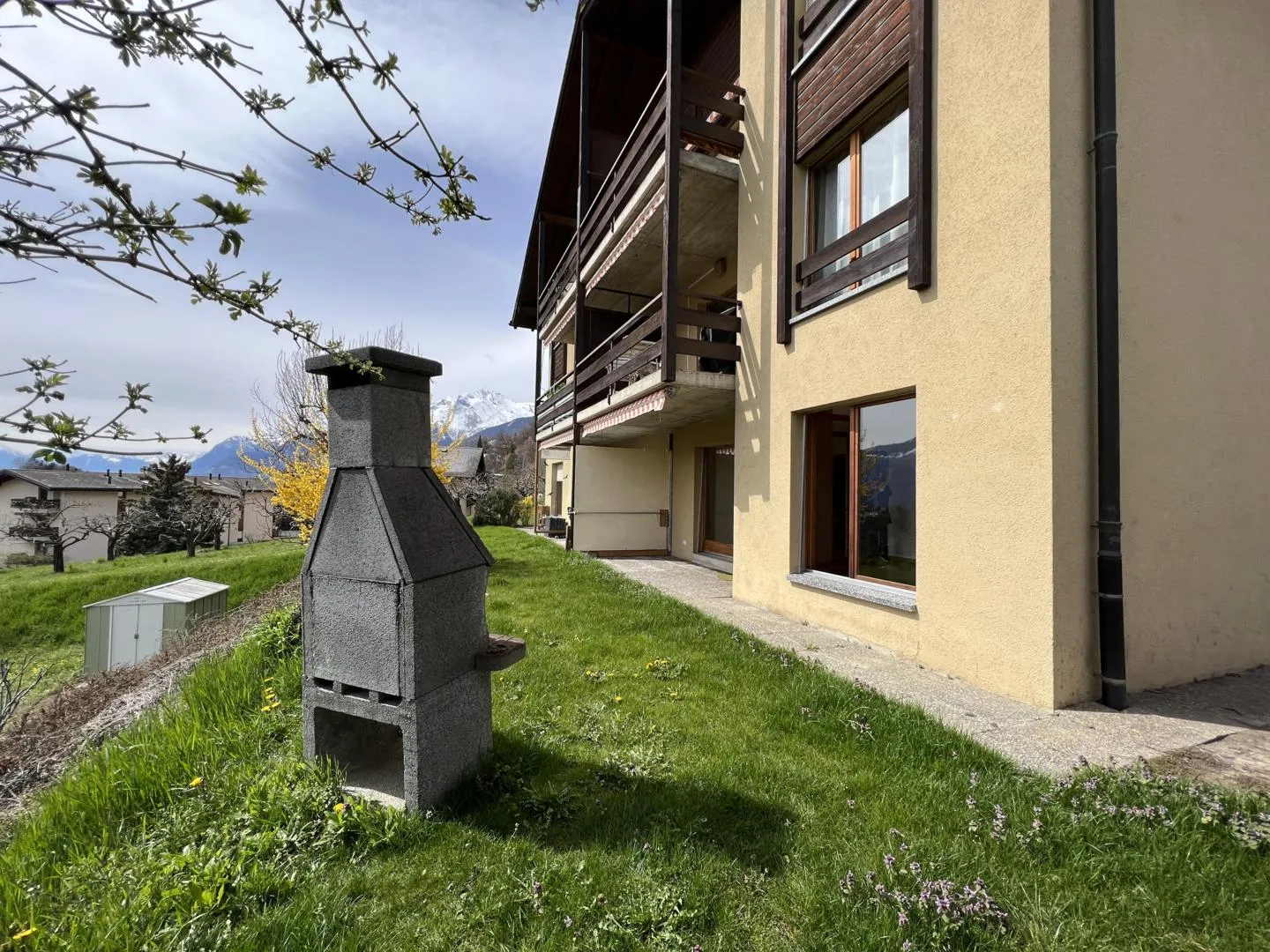 Appartement Charmant avec Terrasse - Photo 1 sur 8