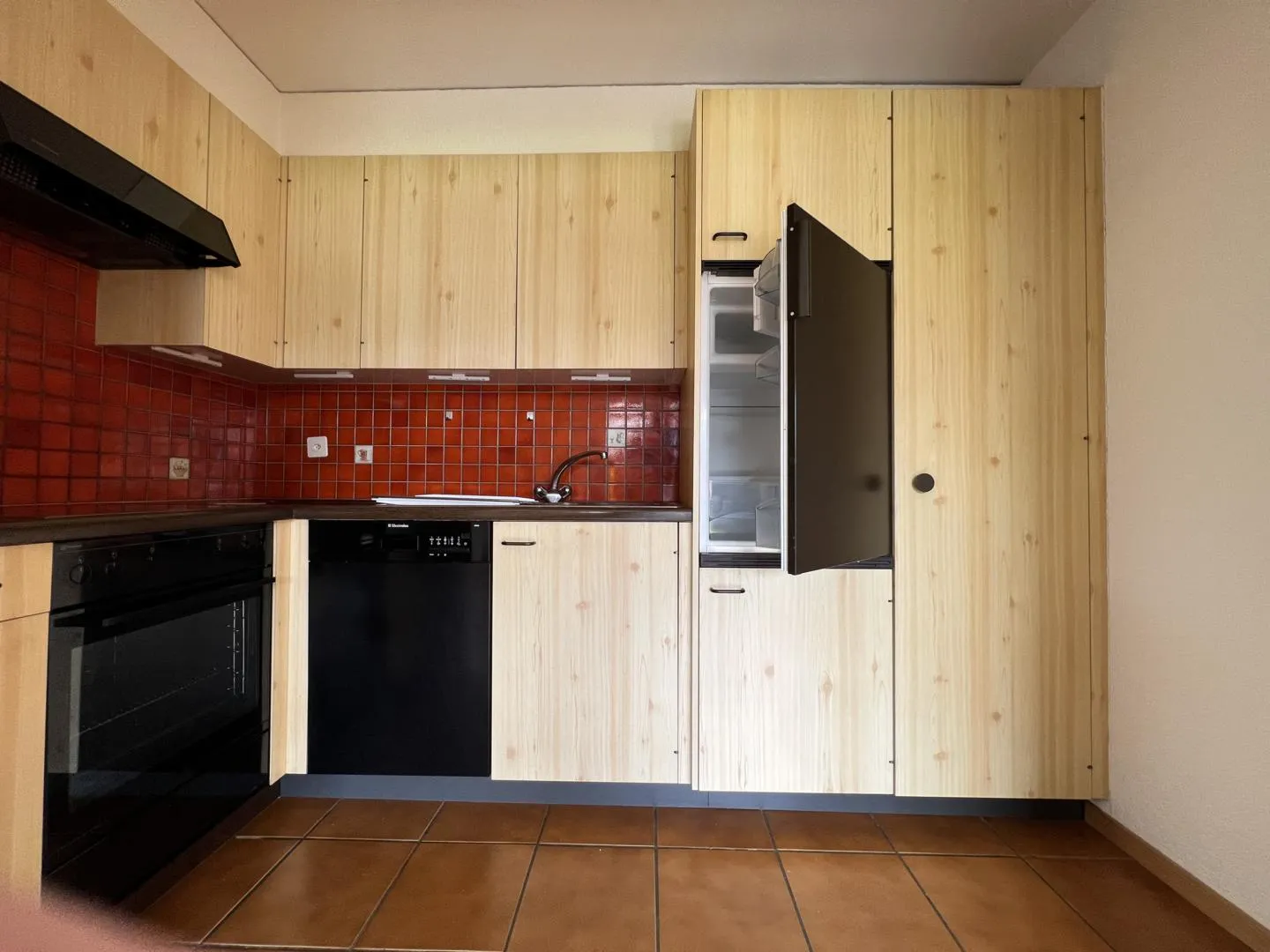 Appartement Charmant avec Terrasse - Photo 7 sur 8