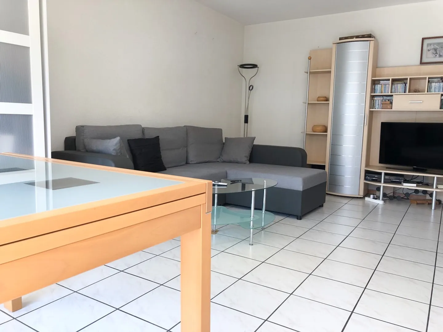 Sion, centre ville, 2 pièces au 2e étage avec balcon sud - Photo 3 sur 6