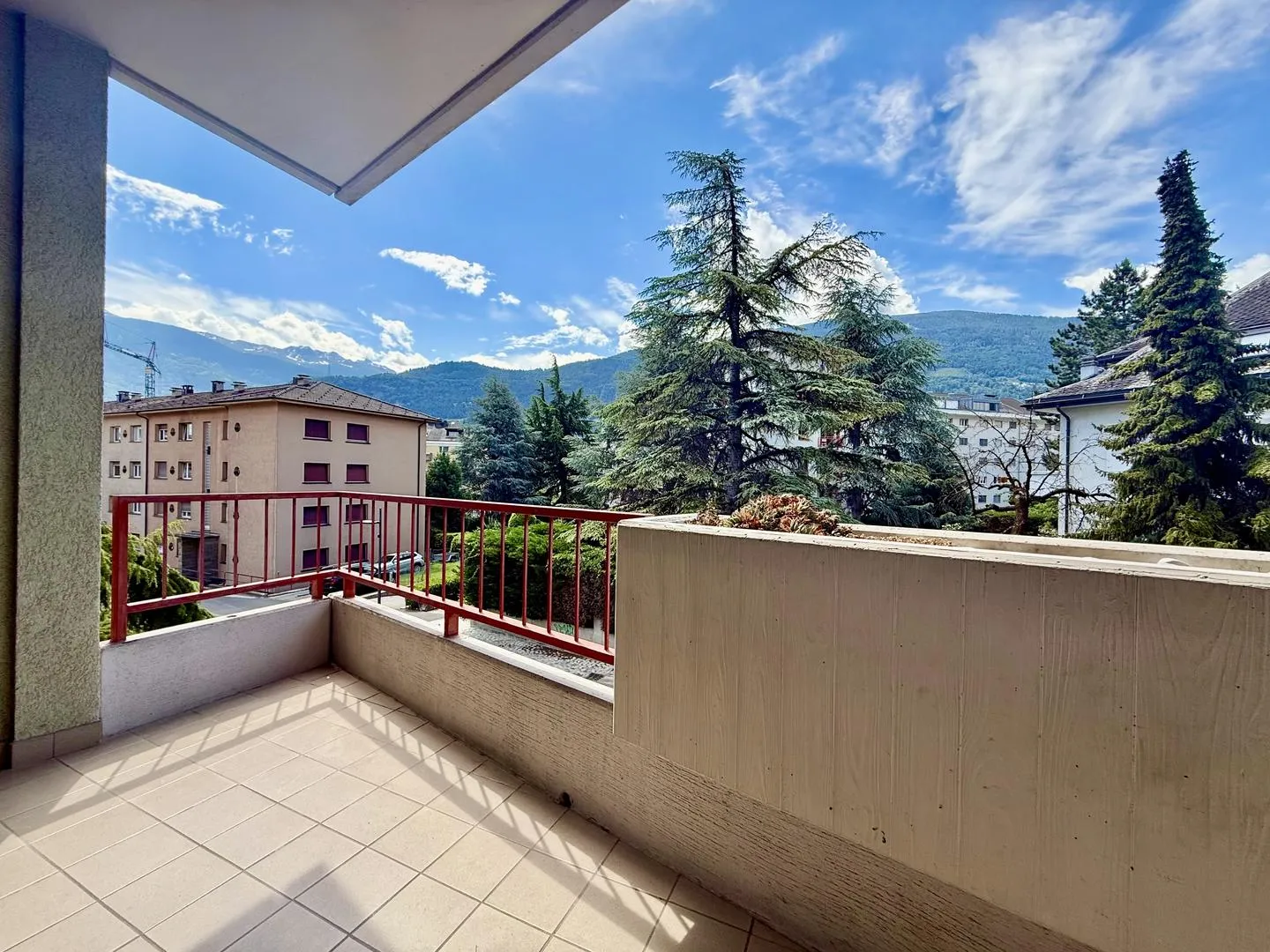 Sion, city center, 2 rooms on the 2nd floor with south balcony - Photo 1 of 6
