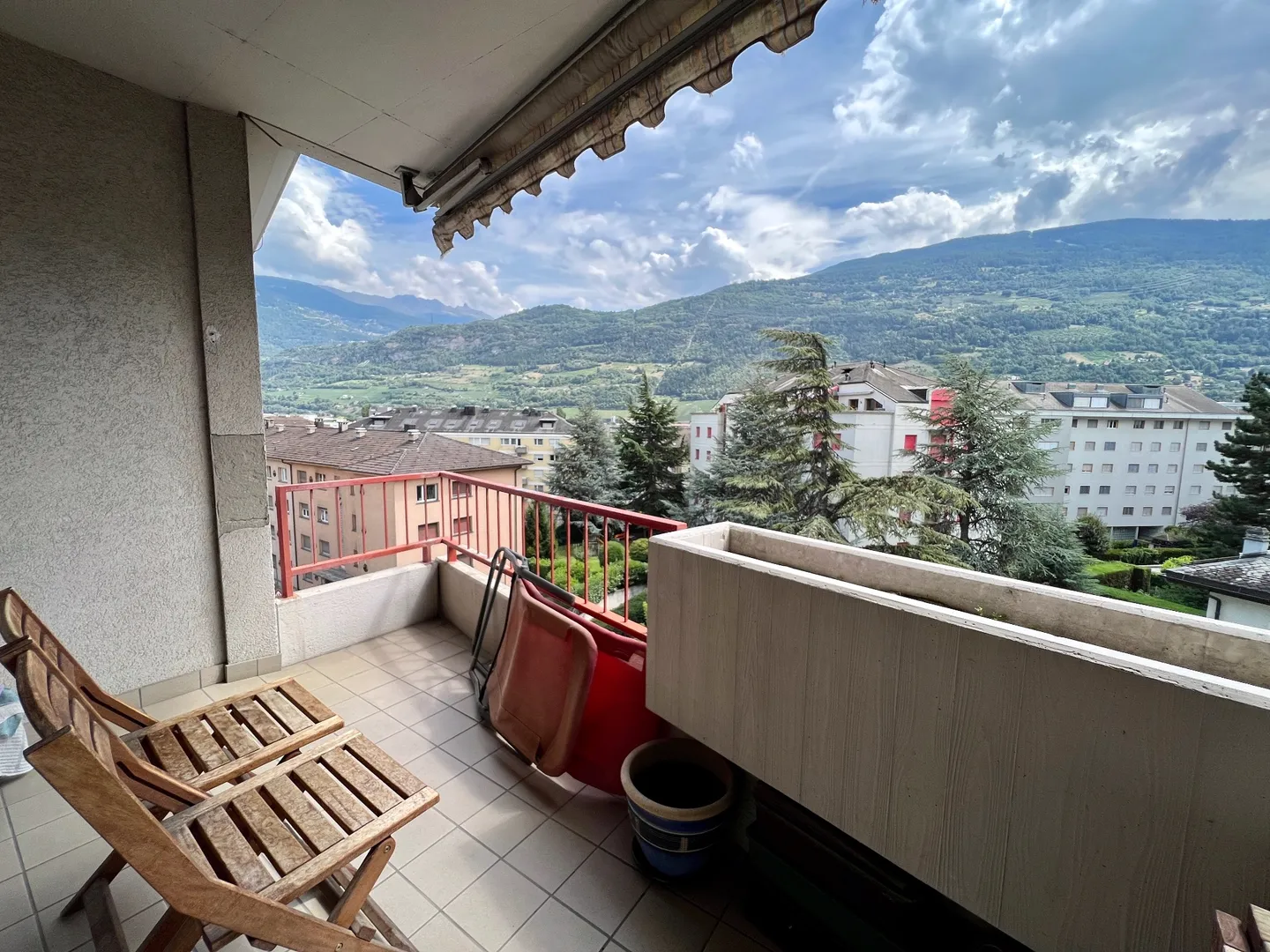 Sion, centre ville, 2 pièces au 2e étage avec balcon sud - Photo 2 sur 6