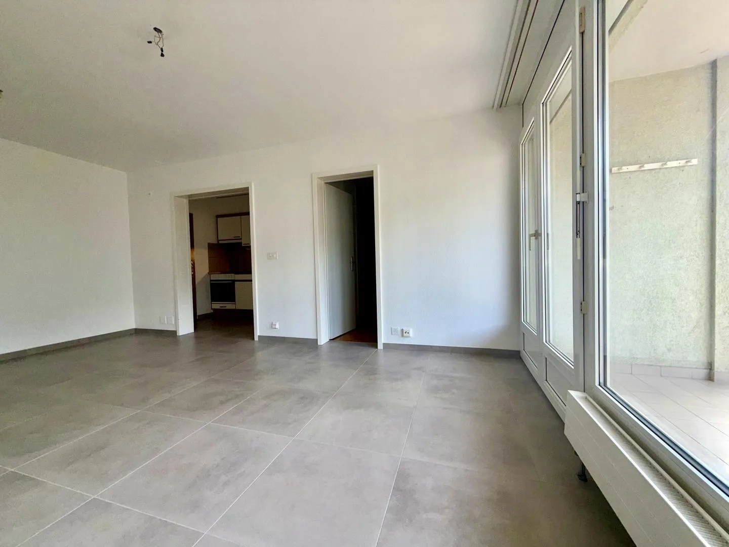 Sion, city center, 2 rooms on the 2nd floor with south balcony - Photo 4 of 6
