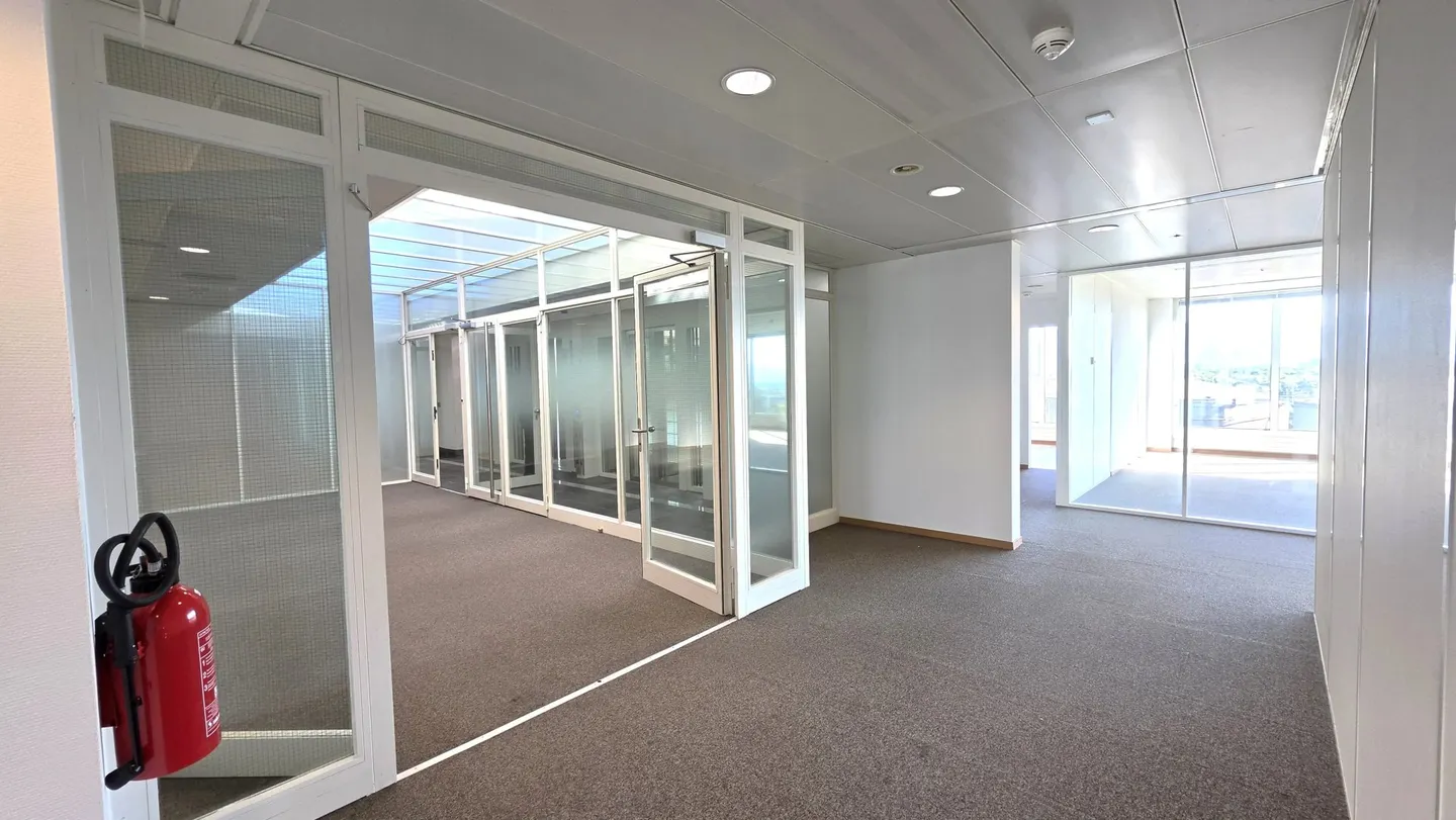 LARGE FURNISHED OFFICES – TWO SEPARATE UNITS ON THE 6th AND 7th FLOORS – BLANDONNET - Foto 12 von 13