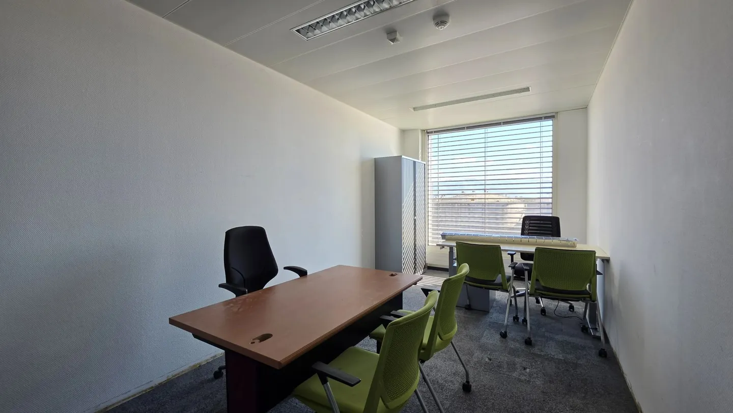 LARGE FURNISHED OFFICES – TWO SEPARATE UNITS ON THE 6th AND 7th FLOORS – BLANDONNET - Foto 6 von 13
