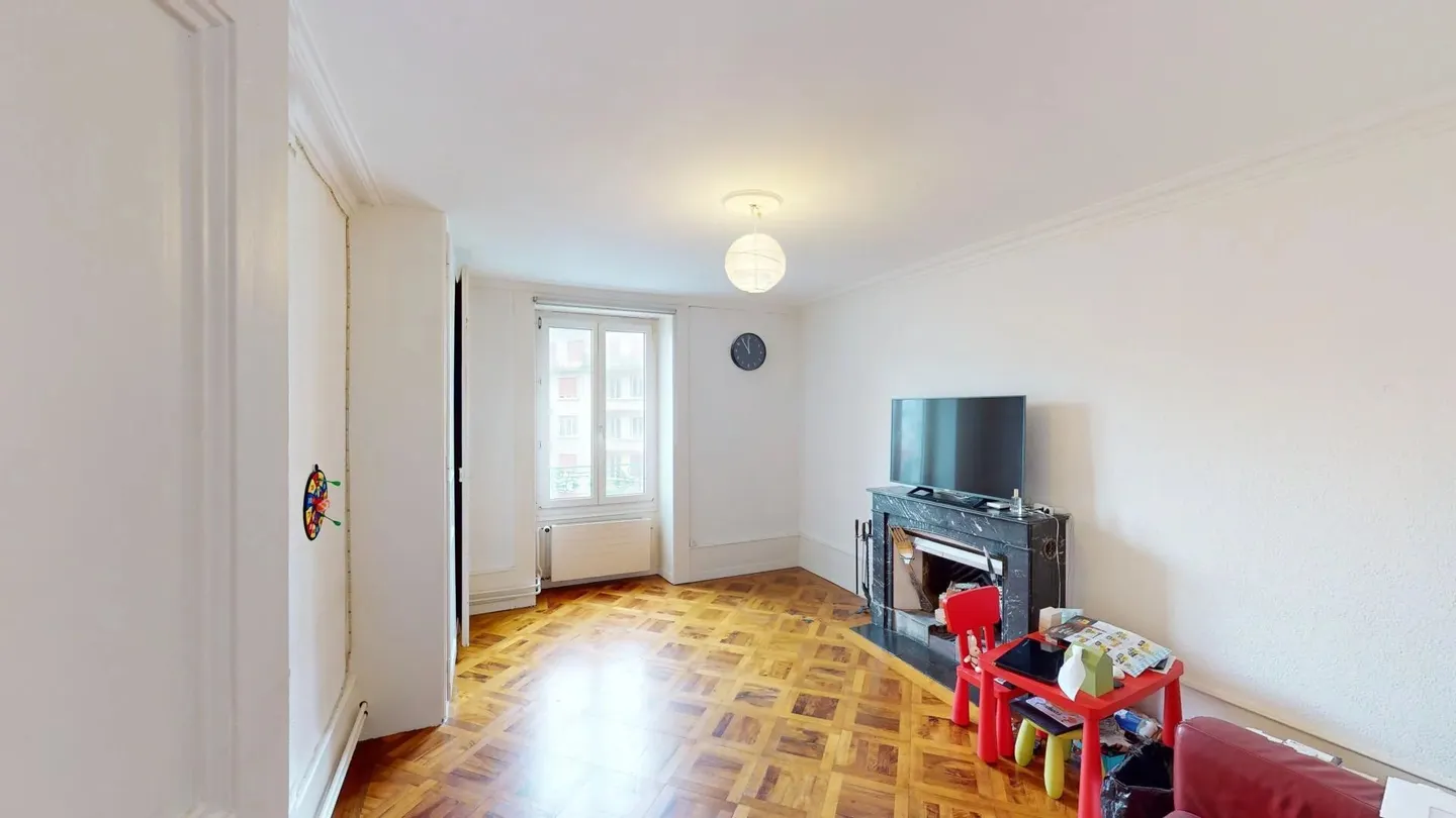 Charming Duplex and Apartment Lot - Photo 10 of 13