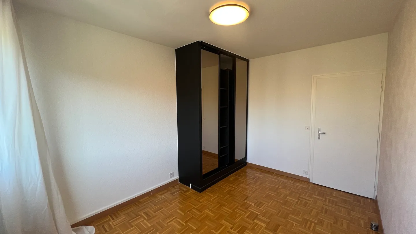3 pièces lumineux avec loggia - Entièrement repeint ! - Photo 7 sur 10