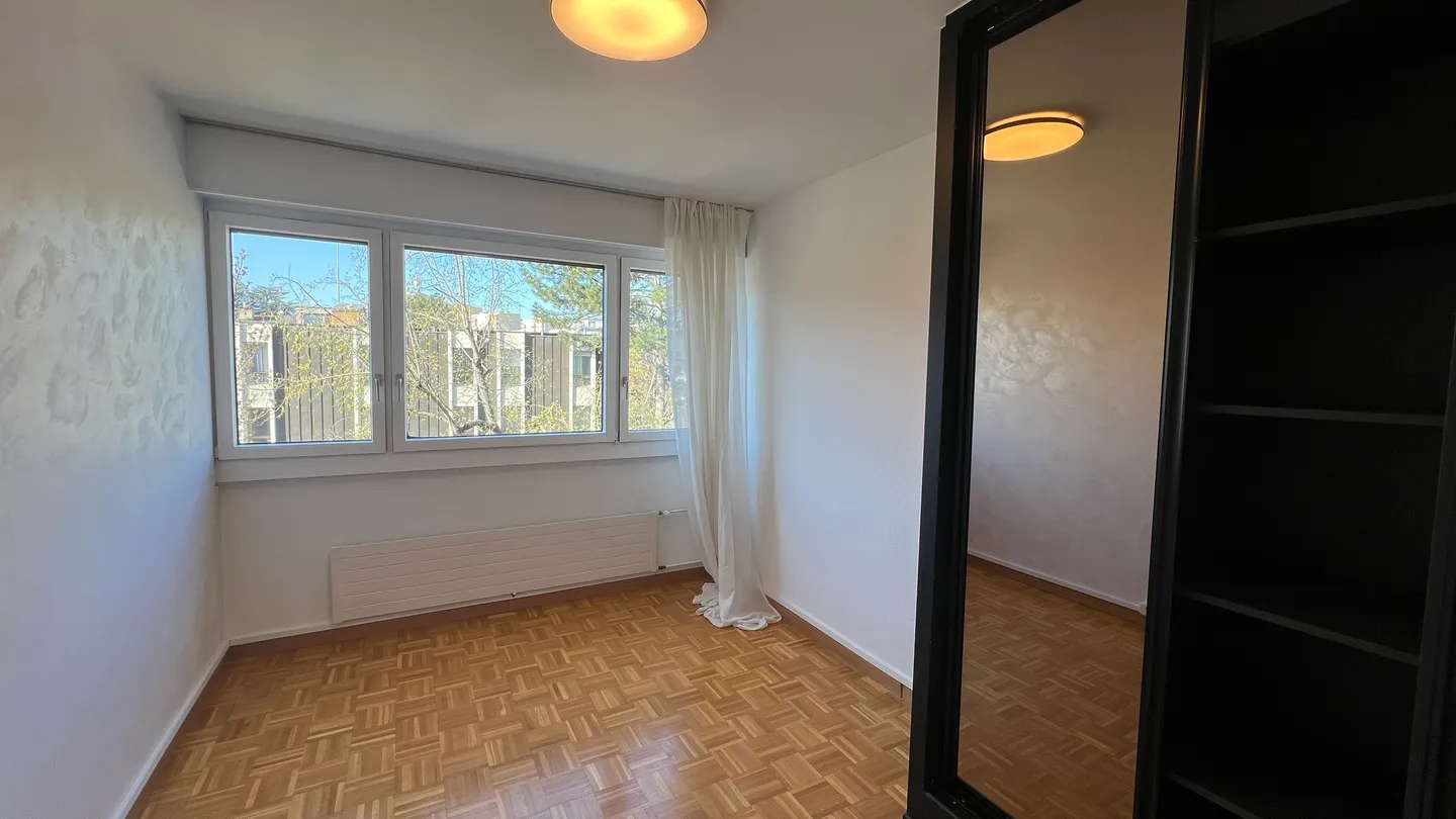 3 pièces lumineux avec loggia - Entièrement repeint ! - Photo 8 sur 10