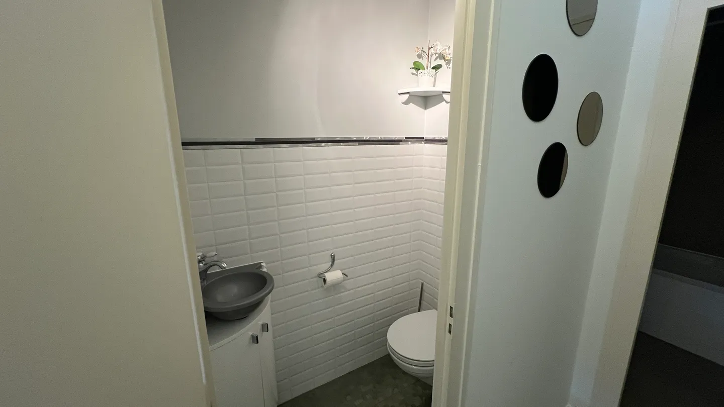 3 pièces lumineux avec loggia - Entièrement repeint ! - Photo 10 sur 10
