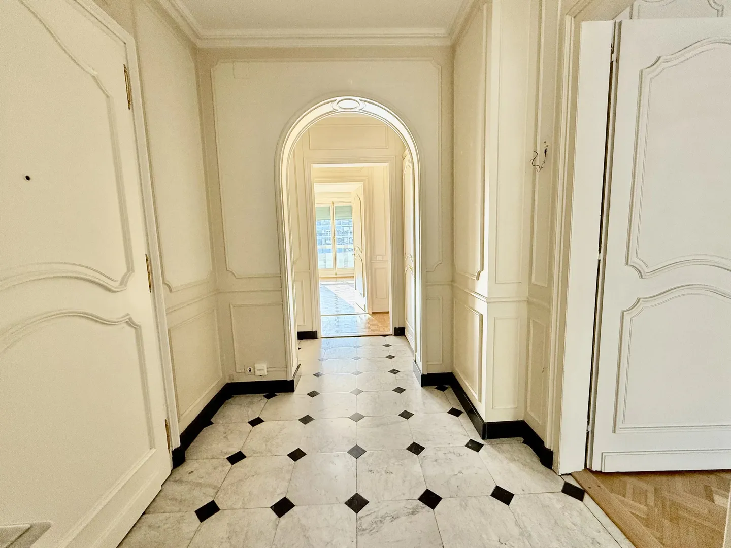 Florissant - Schönes 4-Zimmer-Wohnung auf der 6. Etage - Foto 3 von 8