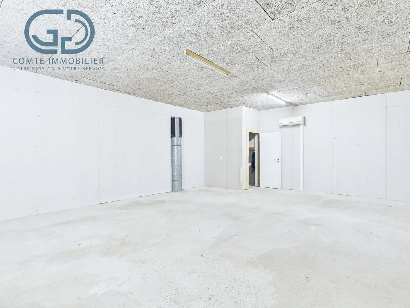 367 m2 storage space for rent in the center of Courgenay - Photo 5 of 6