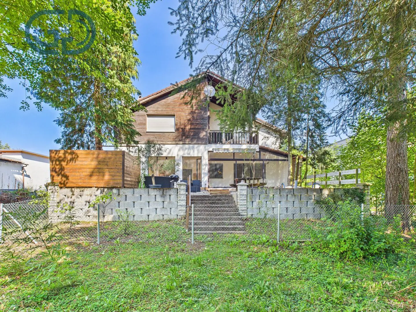 Residential building with exceptional yield over 7.5% - Photo 2 of 8