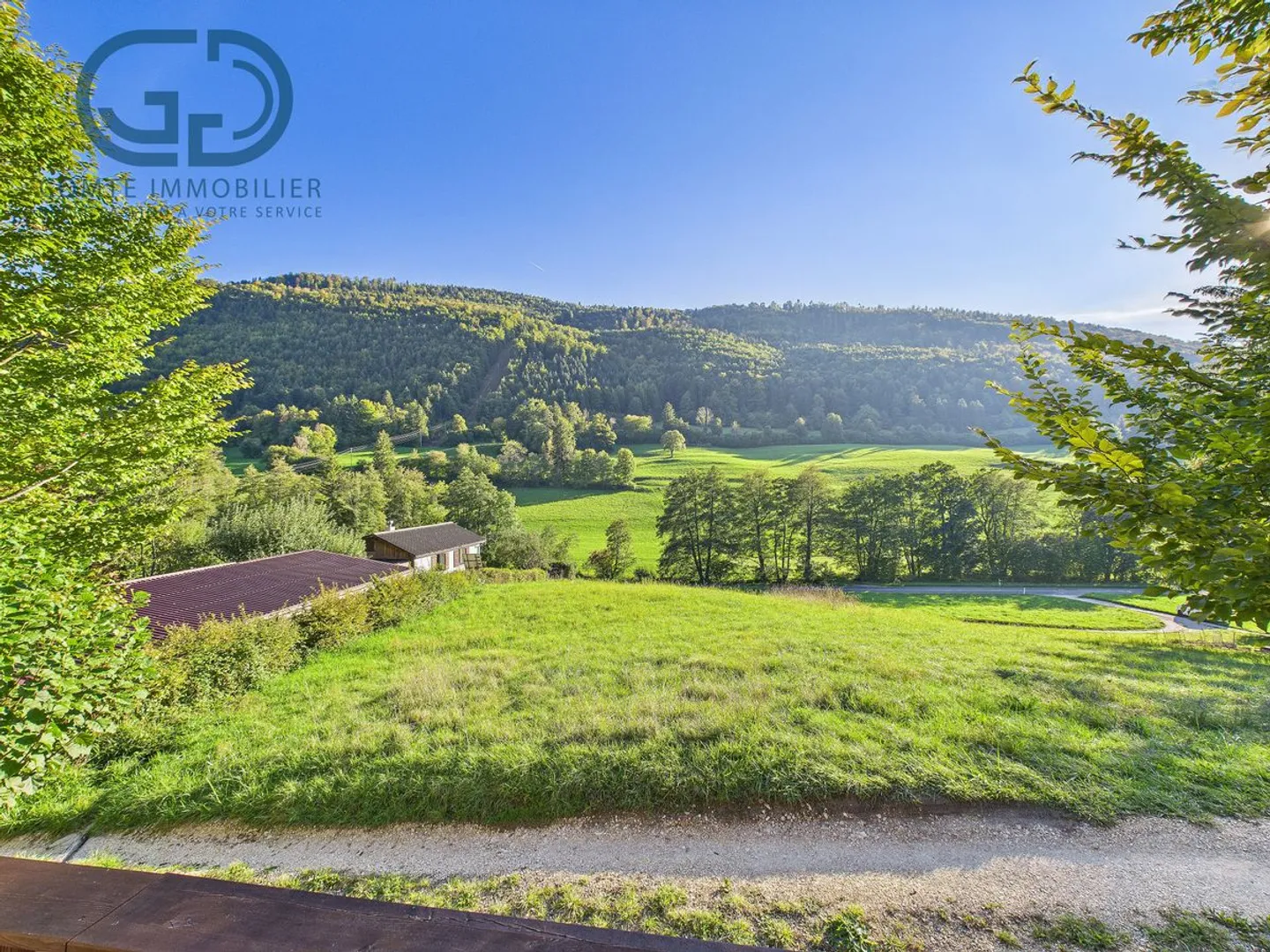 Sumptuous chalet in a bucolic setting - Photo 3 of 8