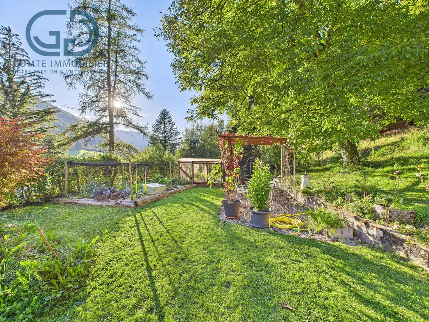 Sumptuous chalet in a bucolic setting - Photo 2 of 8