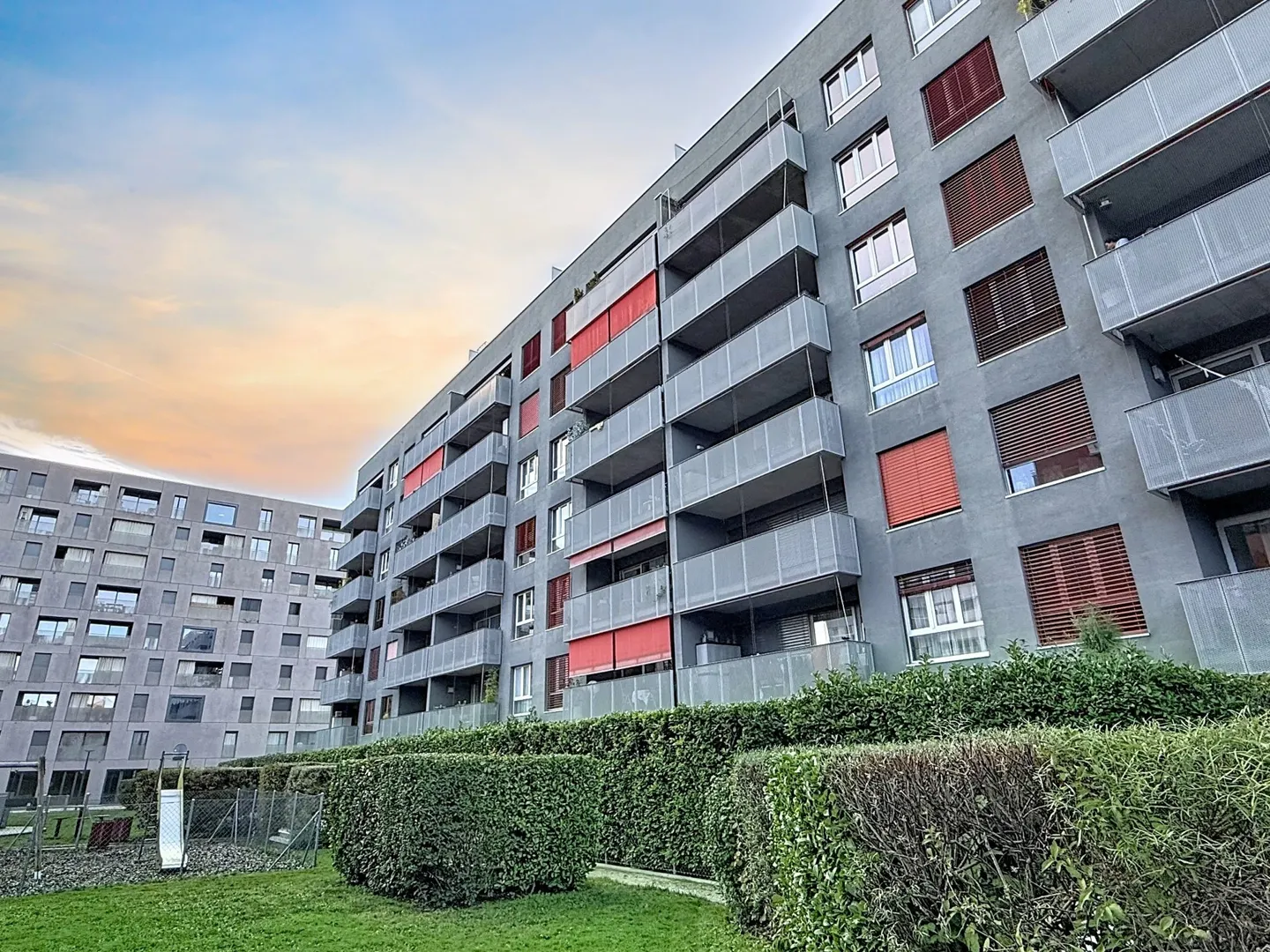 Appartement traversant de 5 pièces avec balcon, au calme et à proximité de toutes les commodités - Photo 7 of 7