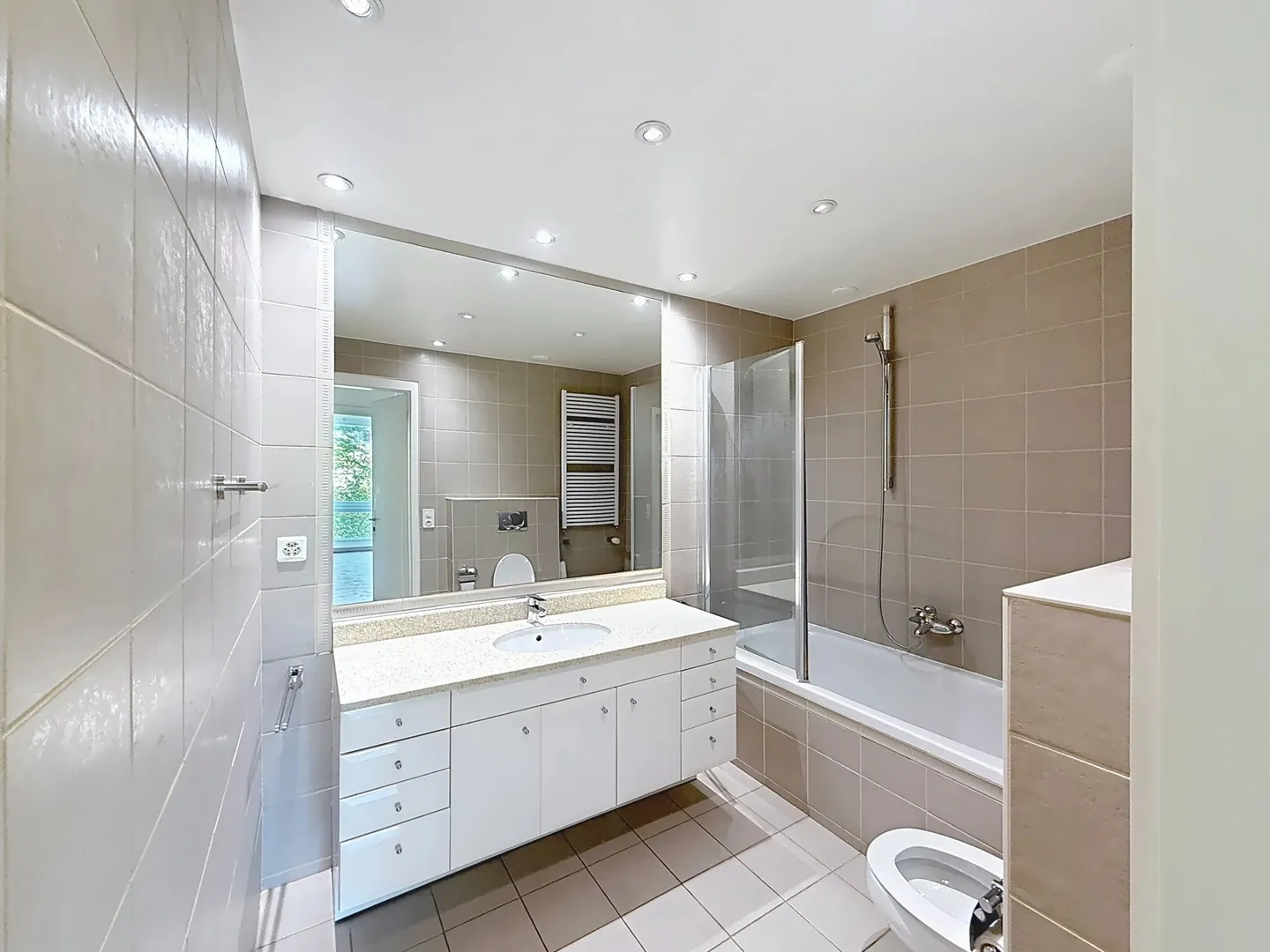 Elegante appartamento di 3 stanze a Florissant - Foto 5 di 9