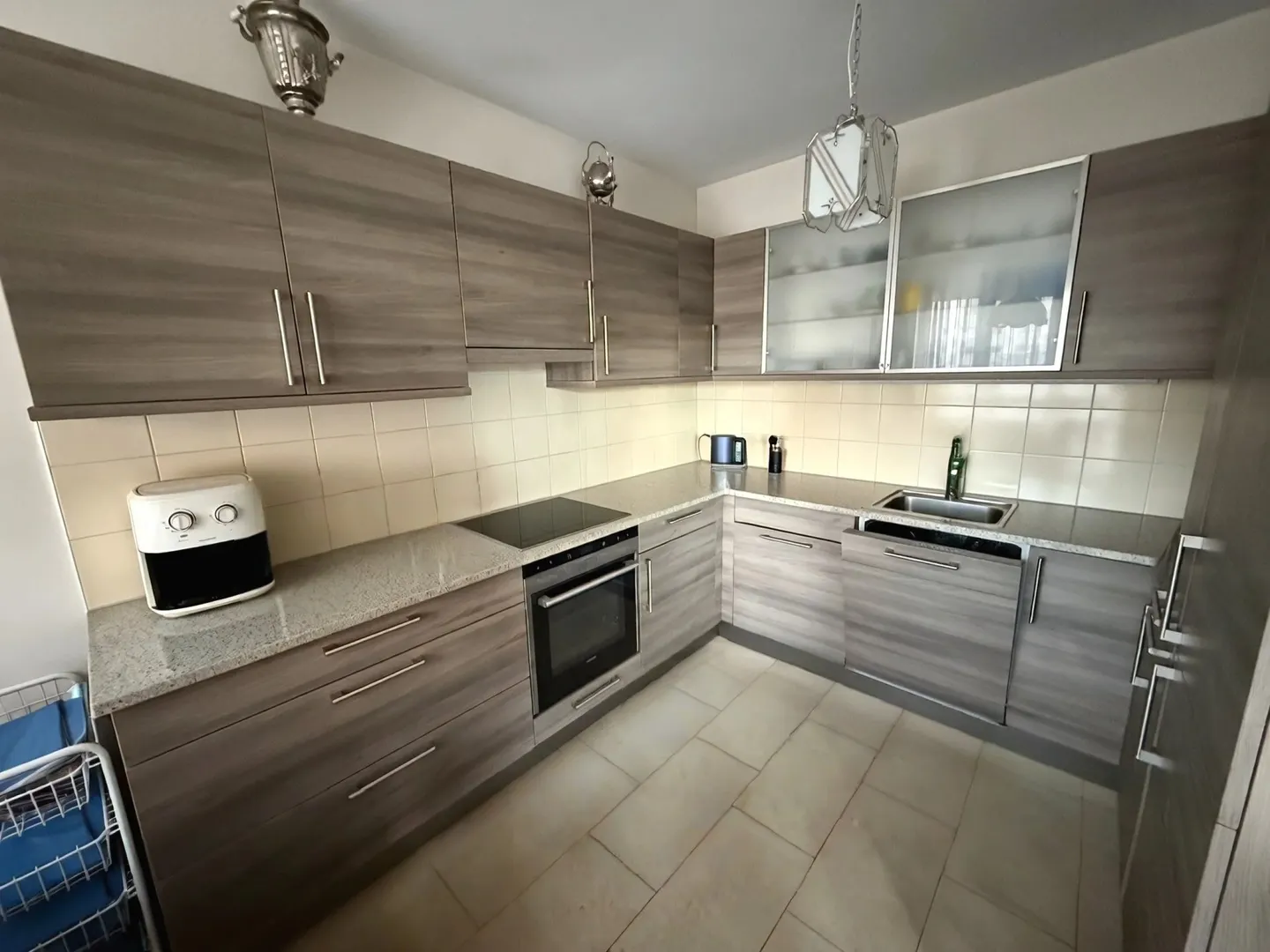 Appartement traversant de 5 pièces avec balcon, au calme et à proximité de toutes les commodités - Photo 3 of 7