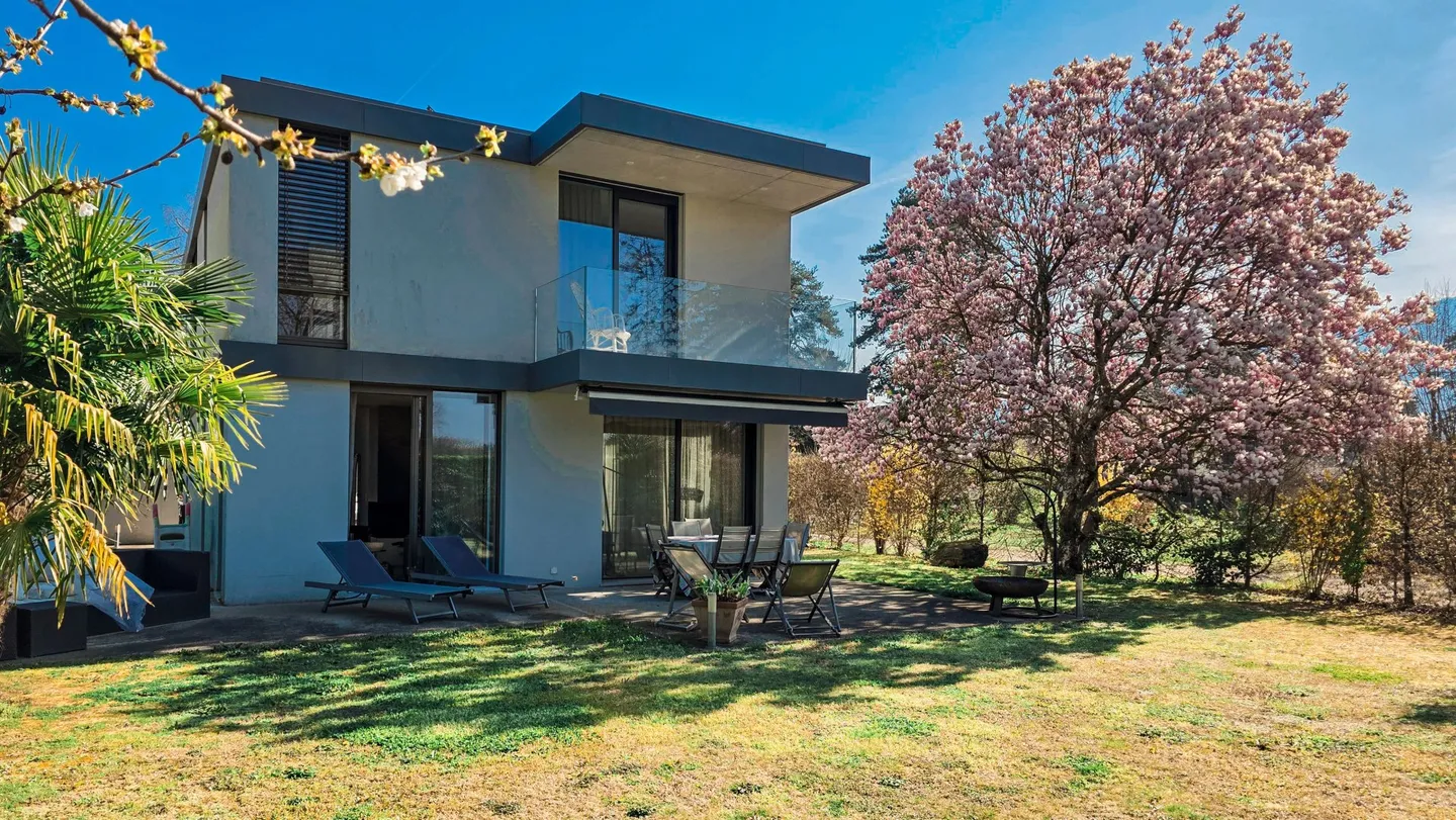 Contemporary Individual Villa in a Quiet Area - Photo 2 of 6