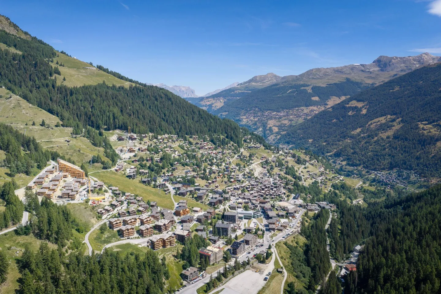 GRIMENTZ - GUERNERES EXCLUSIVE LODGE - THE RESIDENCE WITH EXCLUSIVE SERVICES! - Photo 3 of 13
