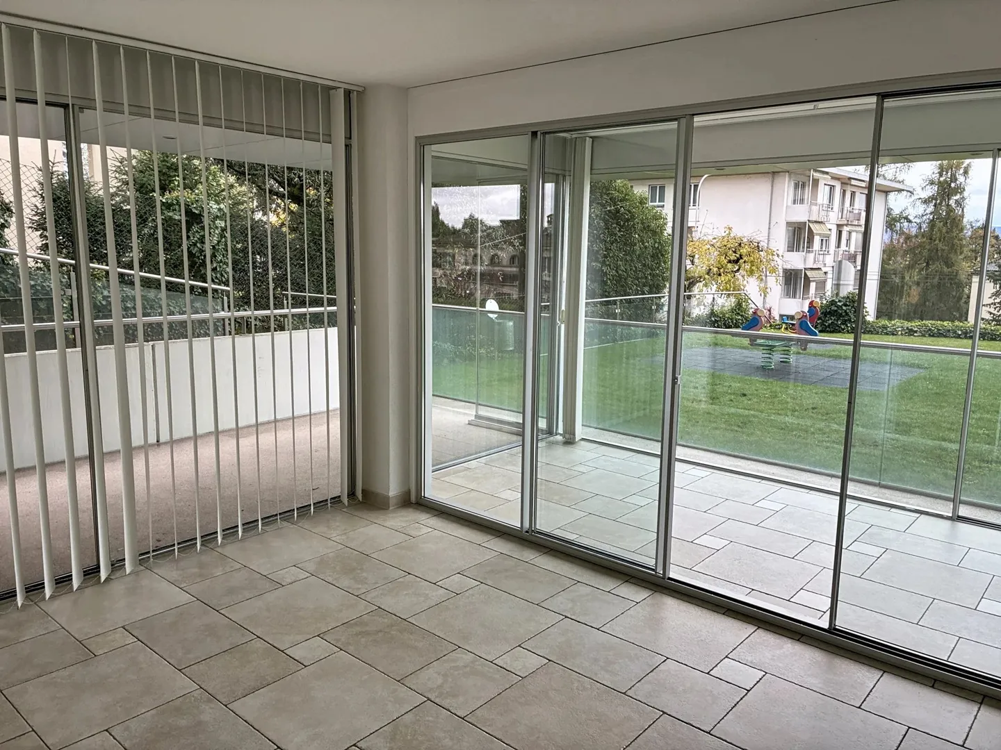 Modern Offices for Rent in Pully - Photo 2 of 13