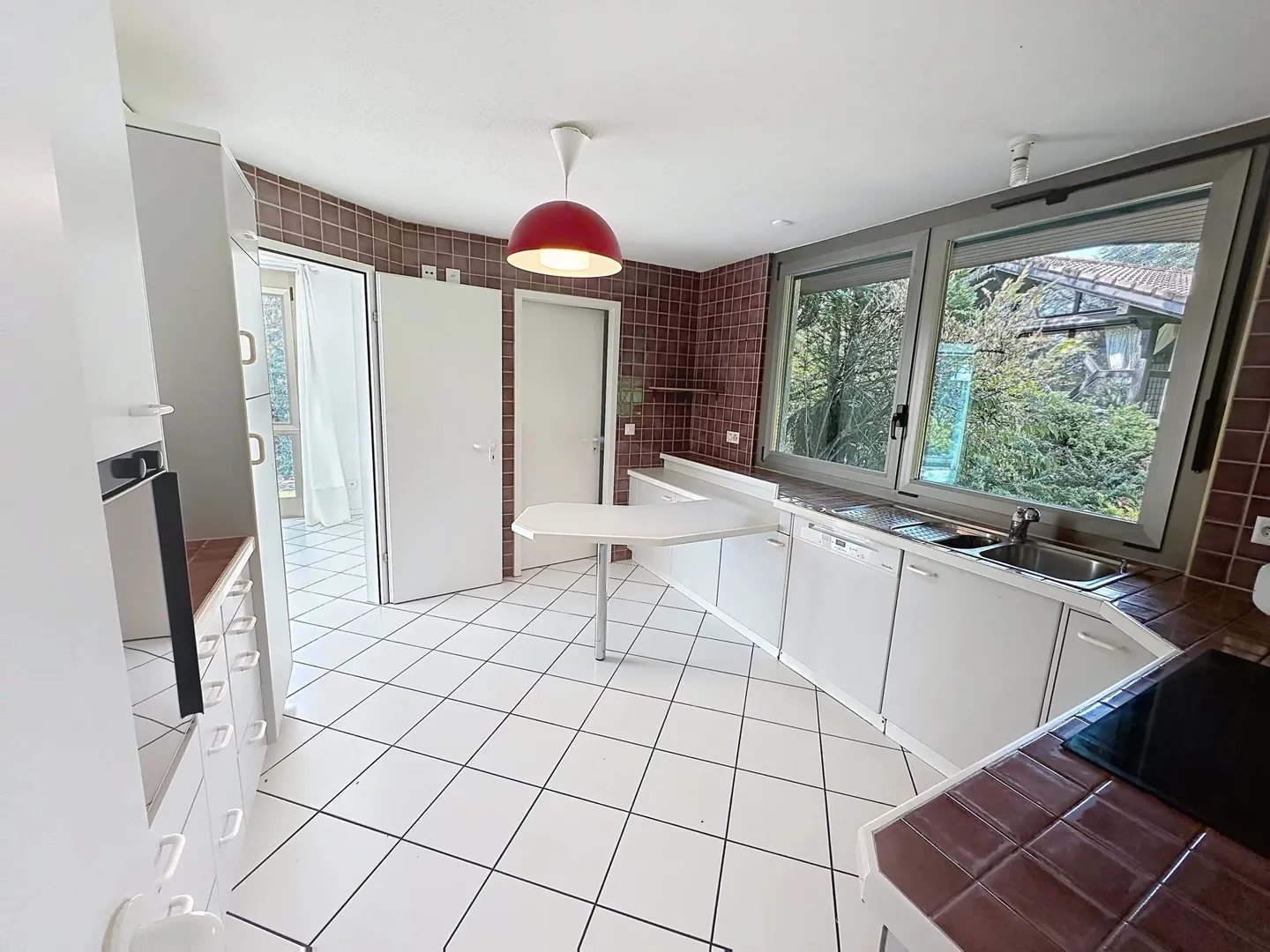 Spacious Apartment for Rent in Epalinges - Photo 2 of 13