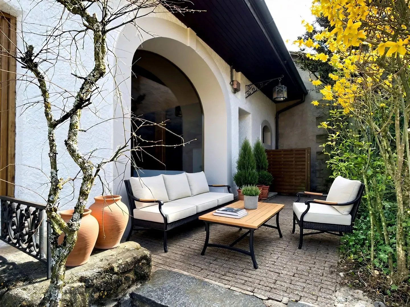 Charming Apartment with Terrace - Photo 2 of 13
