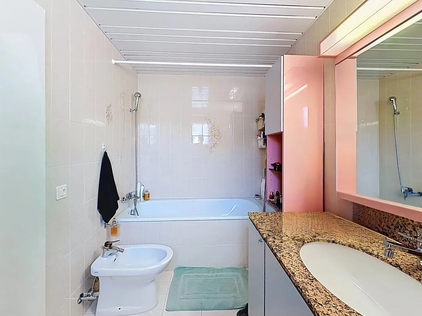 Familienhaus mit 5-6 Zimmern ohne jegliche Belästigung - Foto 7 von 13