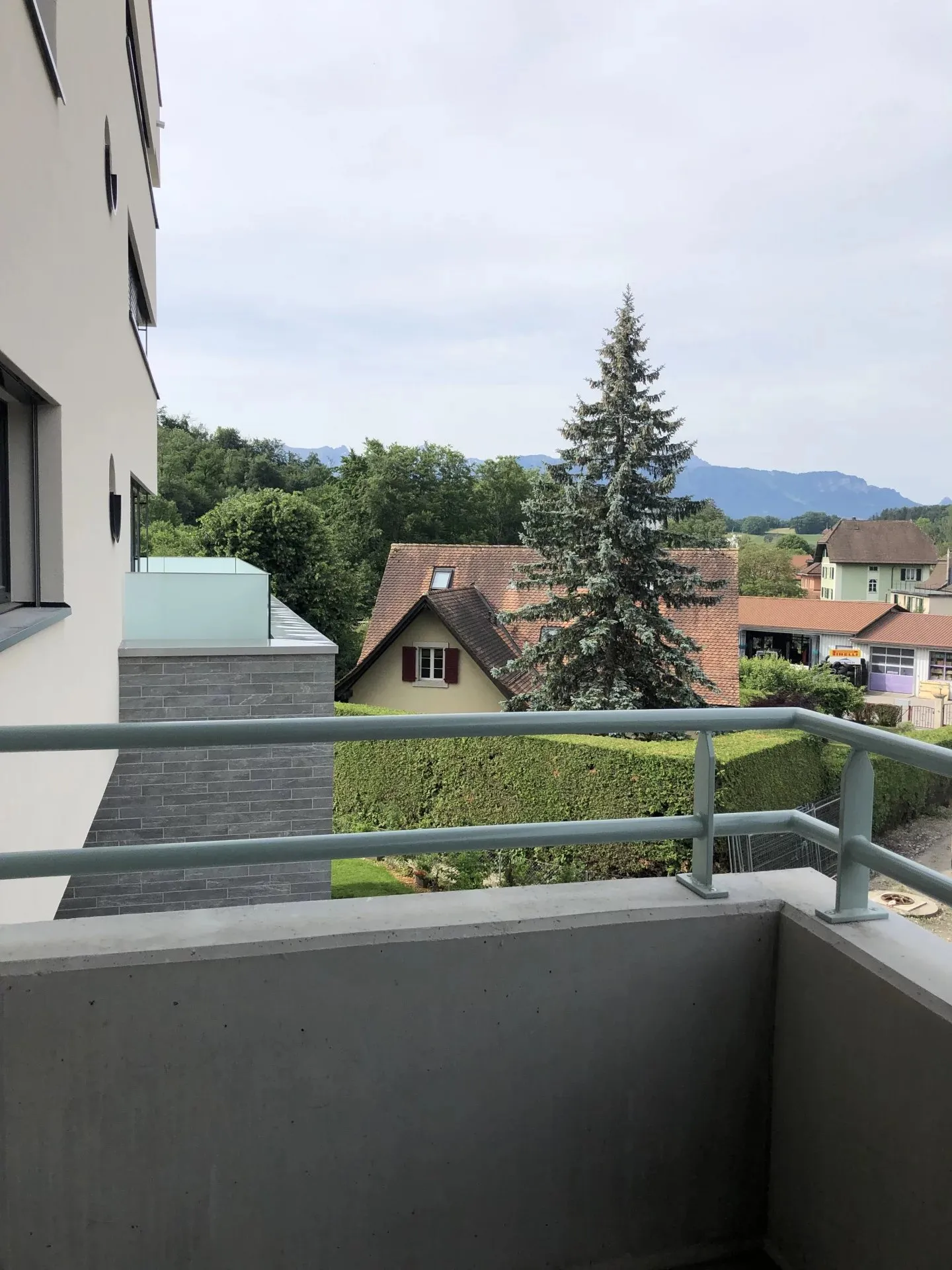 Schöne zeitgenössische 3,5-Zimmer-Wohnung mit Balkon - Foto 9 von 11