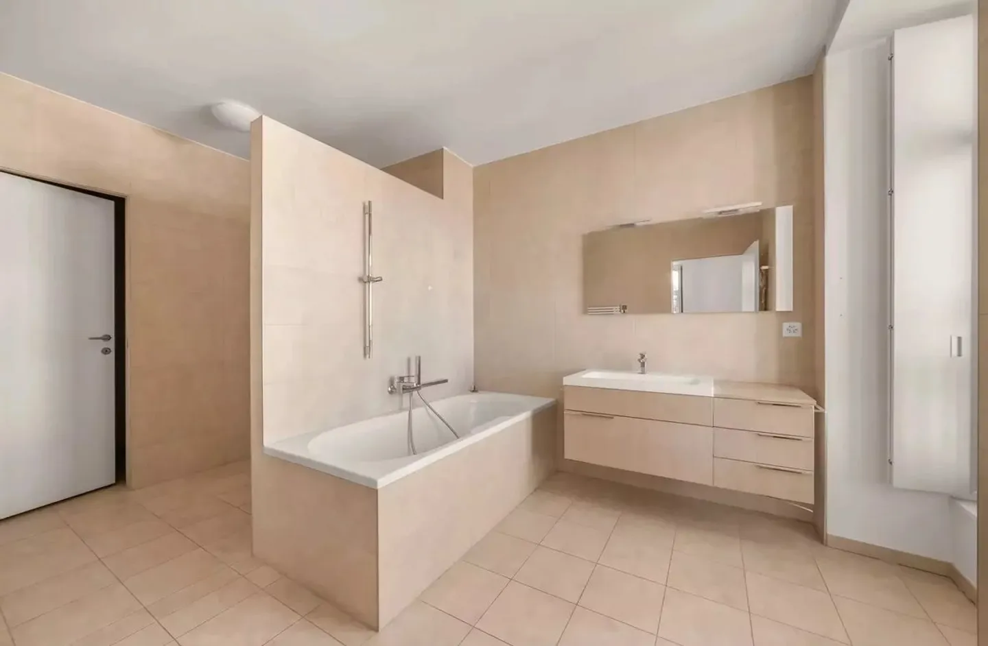 Elegante appartamento di 4,5 locali nella storica Residenza Nazionale di Montreux - Foto 9 di 13