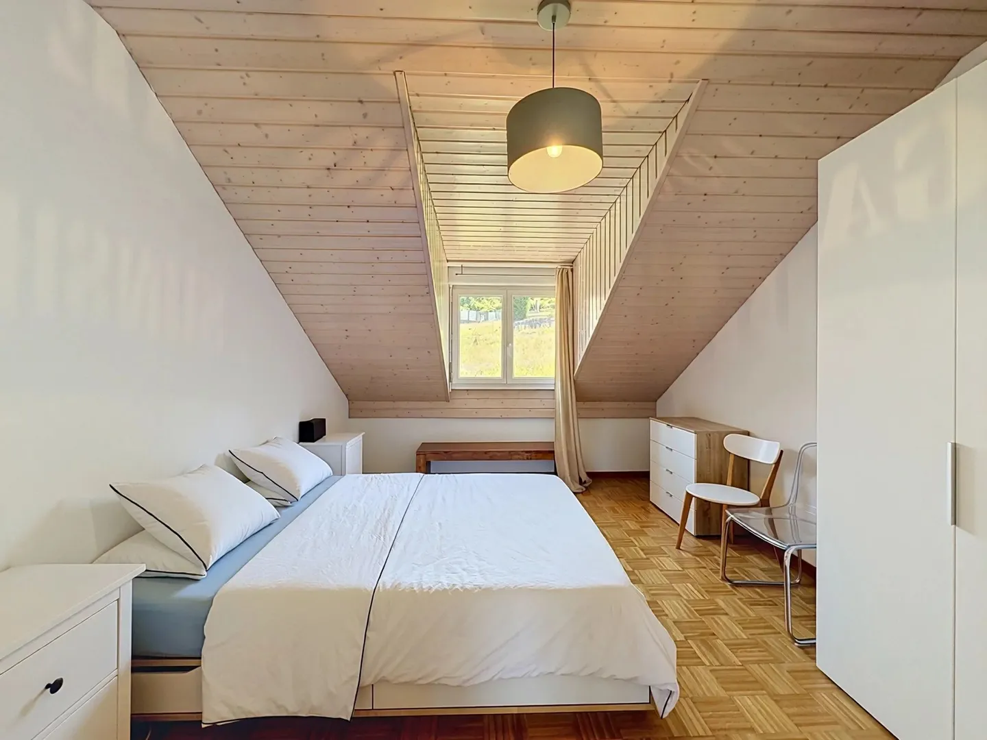 Wunderschöne 4,5-Zimmer-Penthouse mit Mezzanin + Garage-Box - Foto 10 von 12