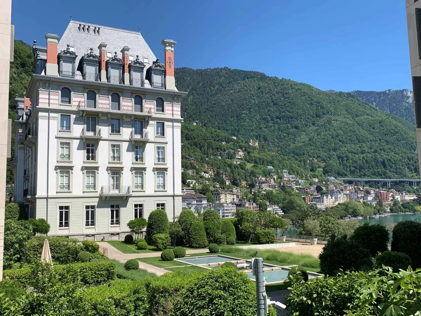 Elegante appartamento di 4,5 locali nella storica Residenza Nazionale di Montreux - Foto 2 di 13