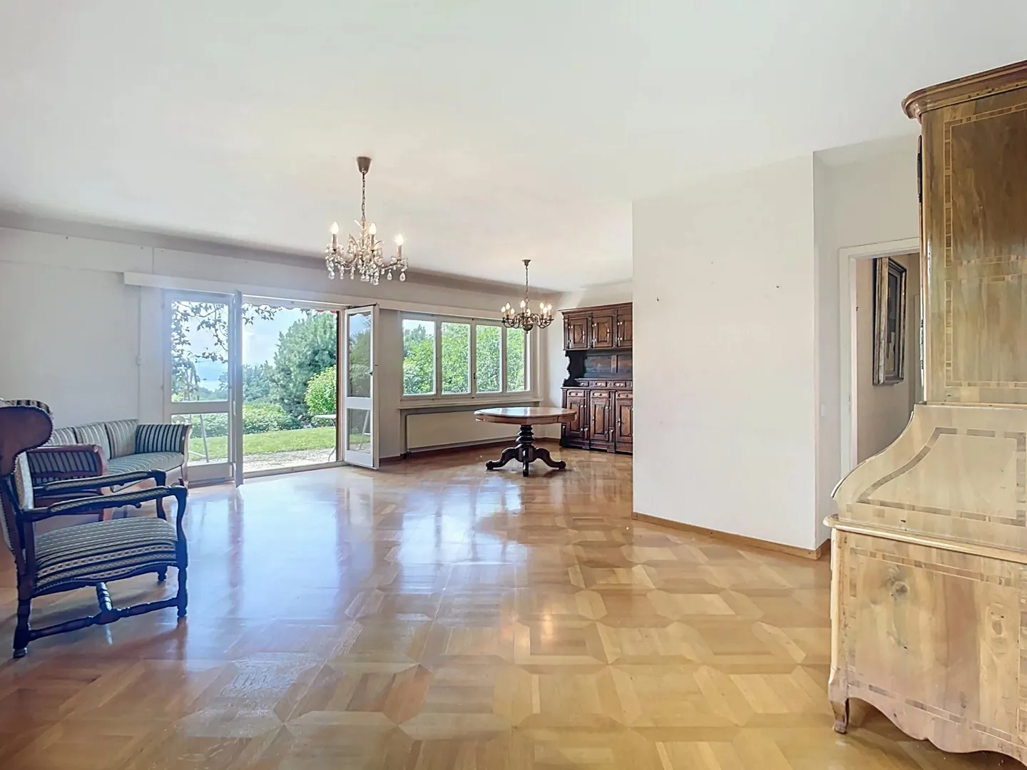 Detached house in a green setting with a view of the lake - Photo 5 of 13