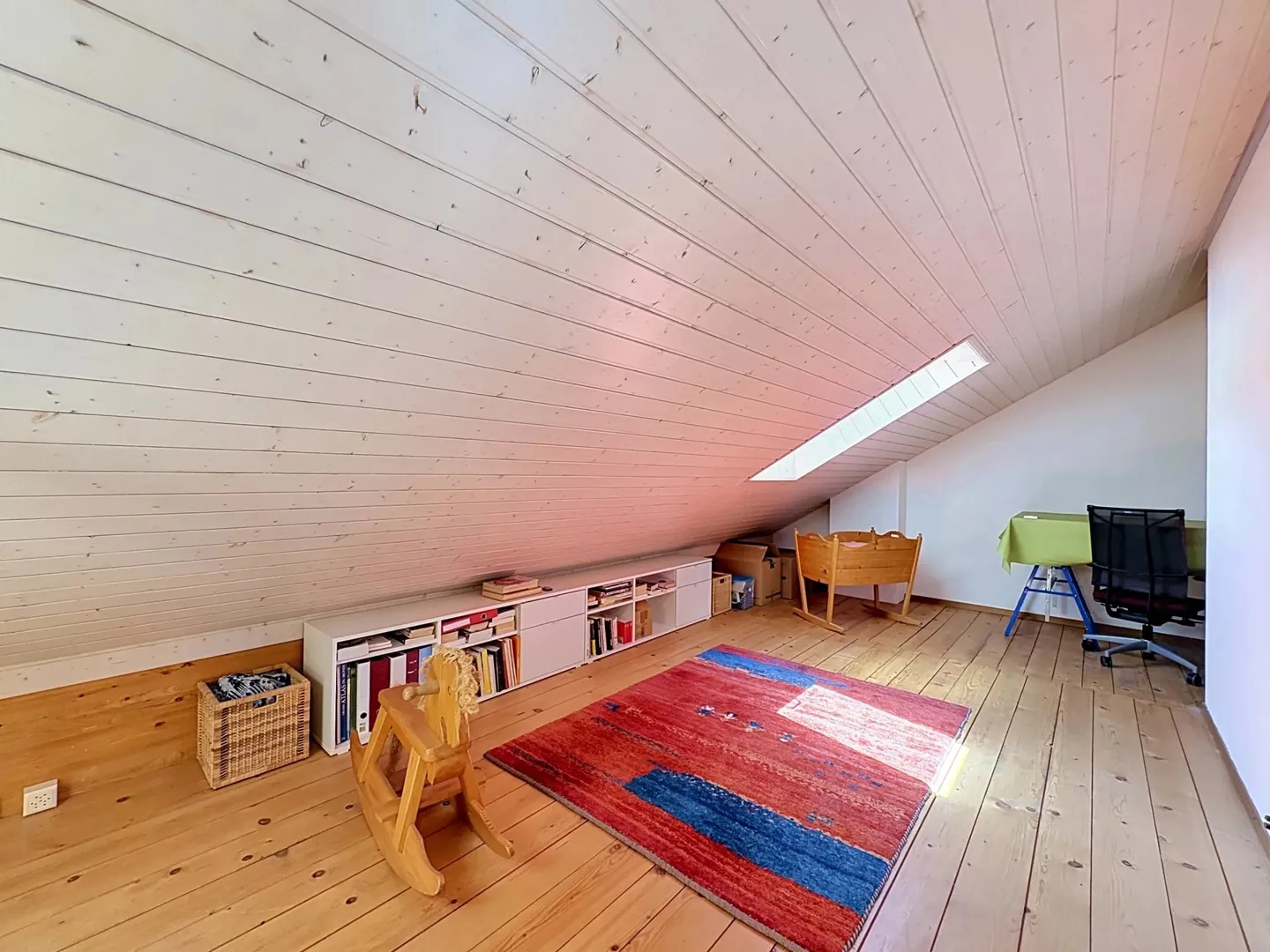 Wunderschöne 4,5-Zimmer-Penthouse mit Mezzanin + Garage-Box - Foto 5 von 12