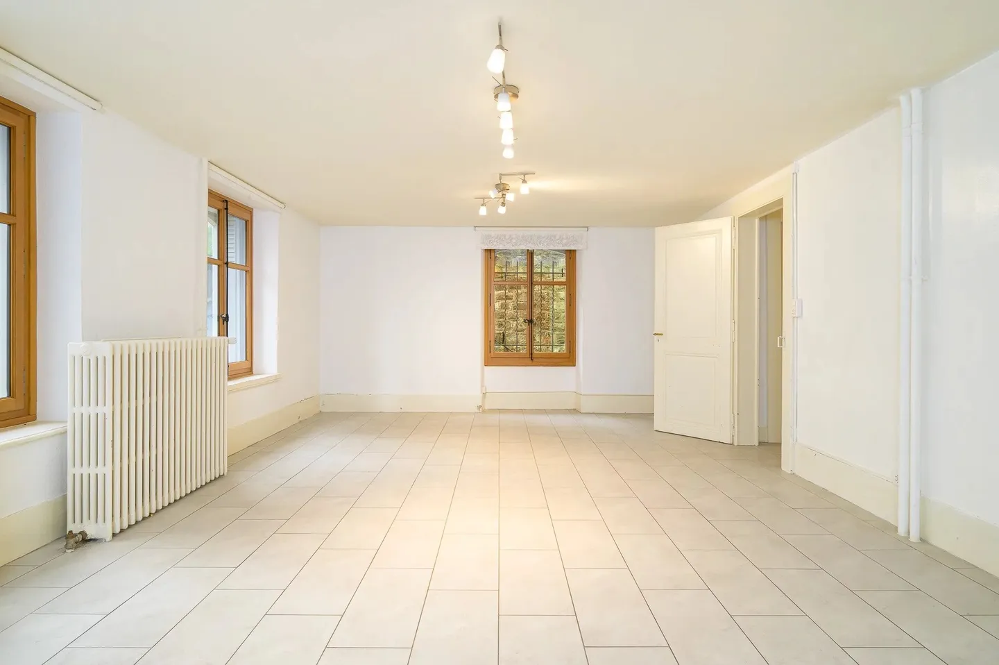 80 m² office for rent in downtown Lausanne - near the Flon district - Photo 3 of 8